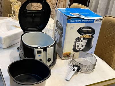 deep fryer brand new condition ( fries roast)