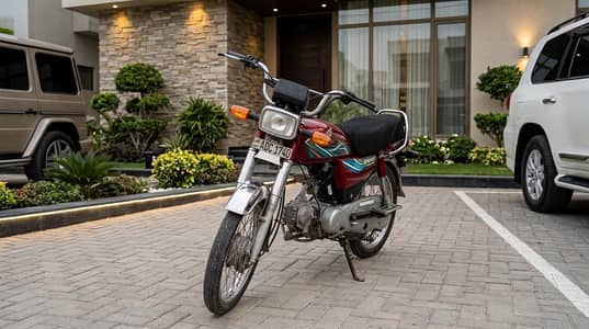 Honda 70 just like new is for sale on very reasonable price.