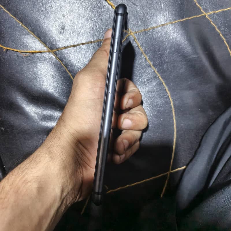 Apple iPhone 8 Plus 3