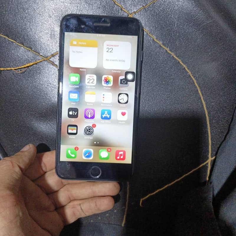 Apple iPhone 8 Plus 4