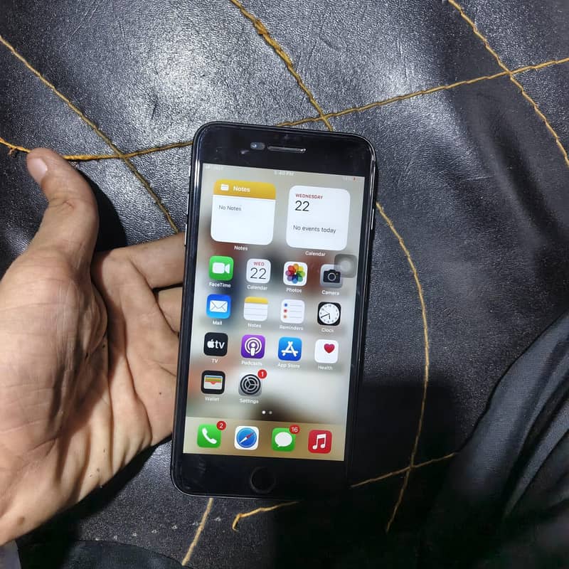 Apple iPhone 8 Plus 5