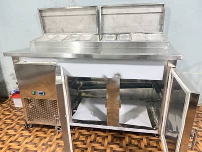 Pizza prep table