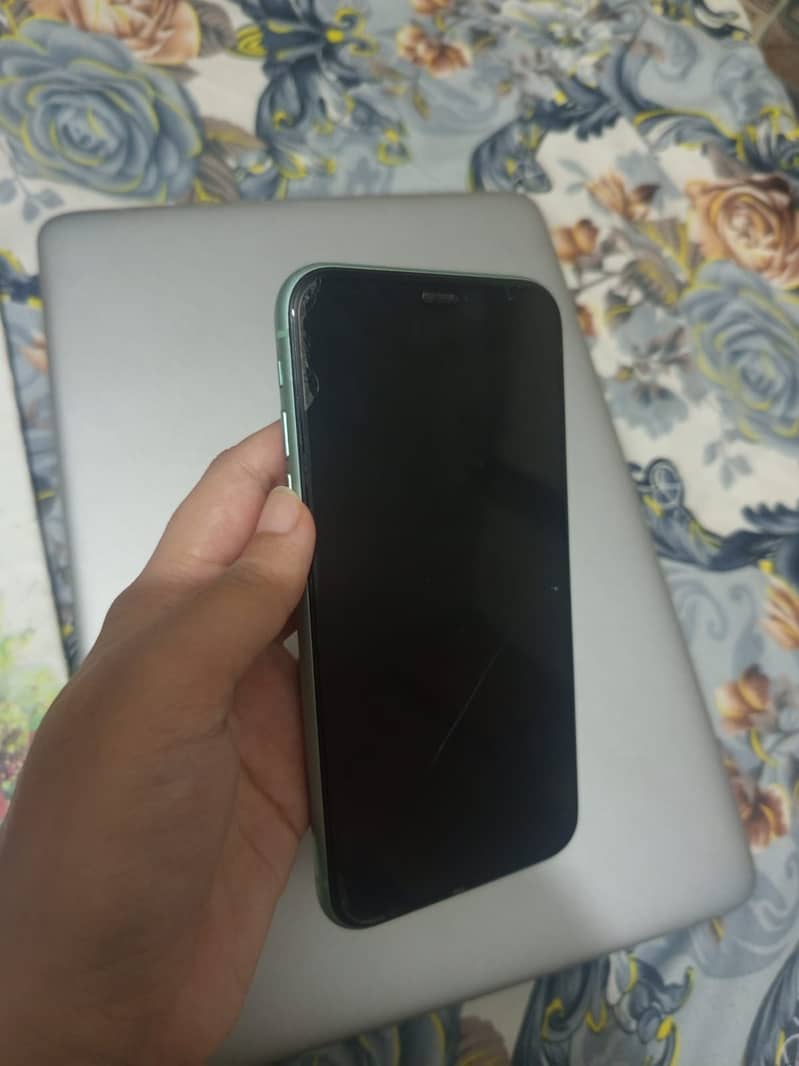 Apple iPhone 11 3