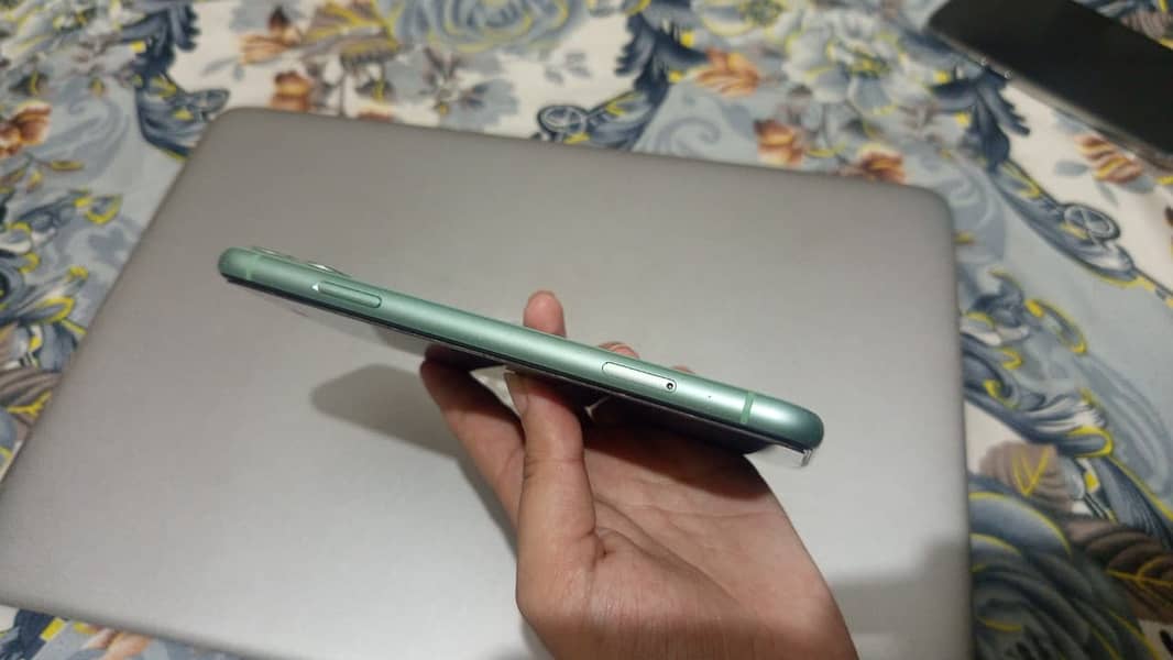 Apple iPhone 11 6