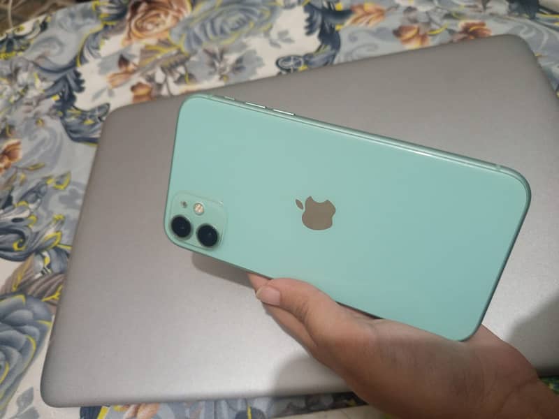 Apple iPhone 11 7