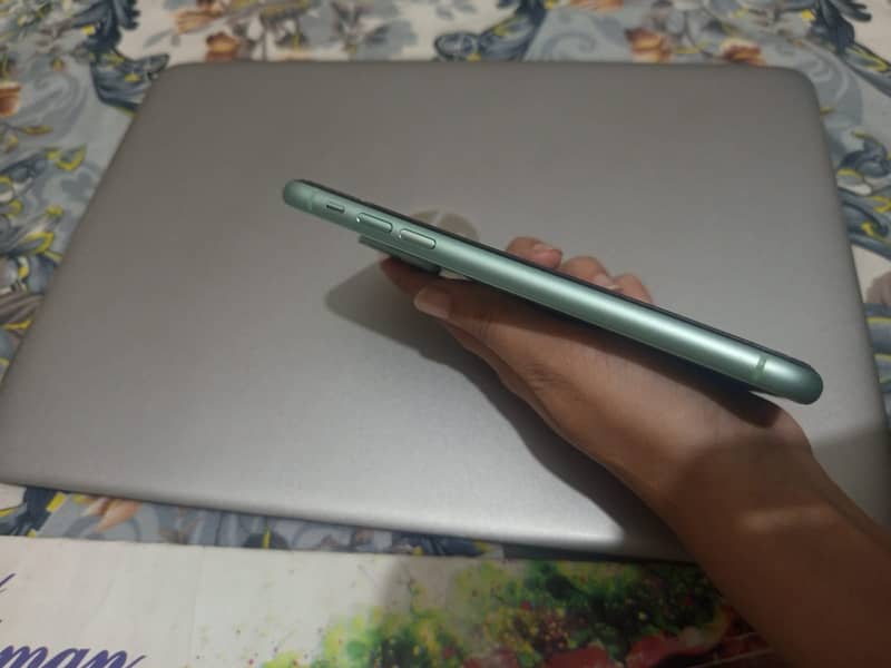 Apple iPhone 11 8