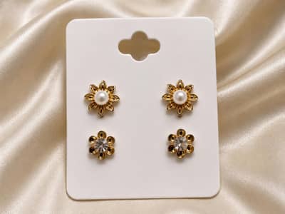 Gold plated besties flower earrings