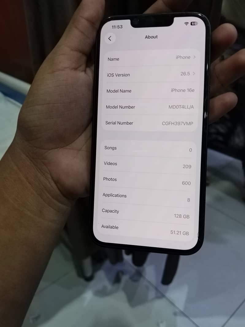 Apple iPhone 16e 1