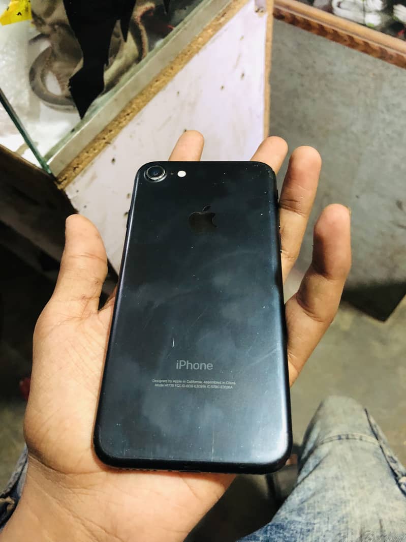 Apple iPhone 7 0