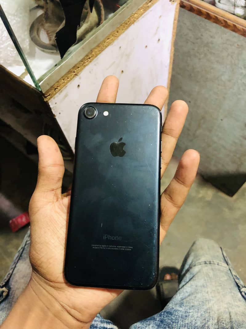 Apple iPhone 7 1