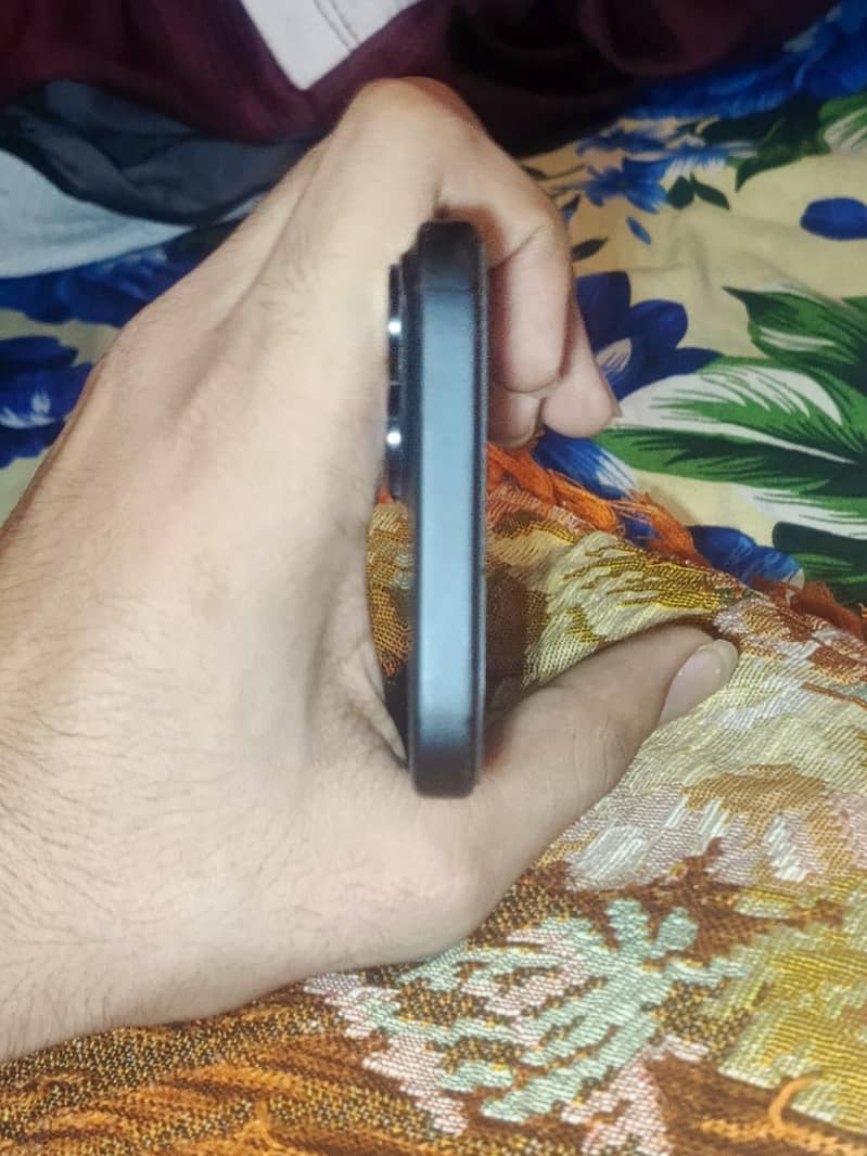Apple iPhone 15 3