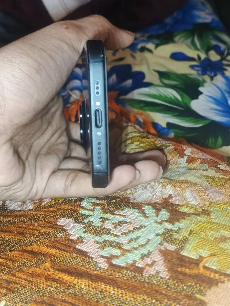 Apple iPhone 15 4
