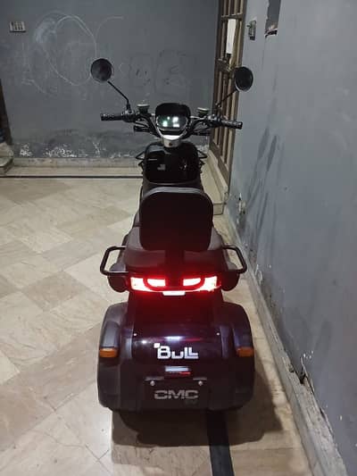 Cmc bull 3 wheels electric scooty for sale brand new.