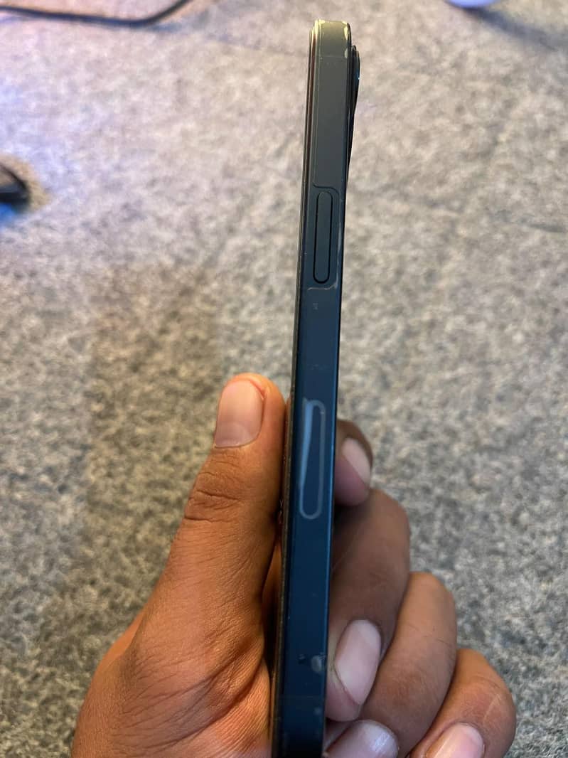 Apple iPhone 13 2