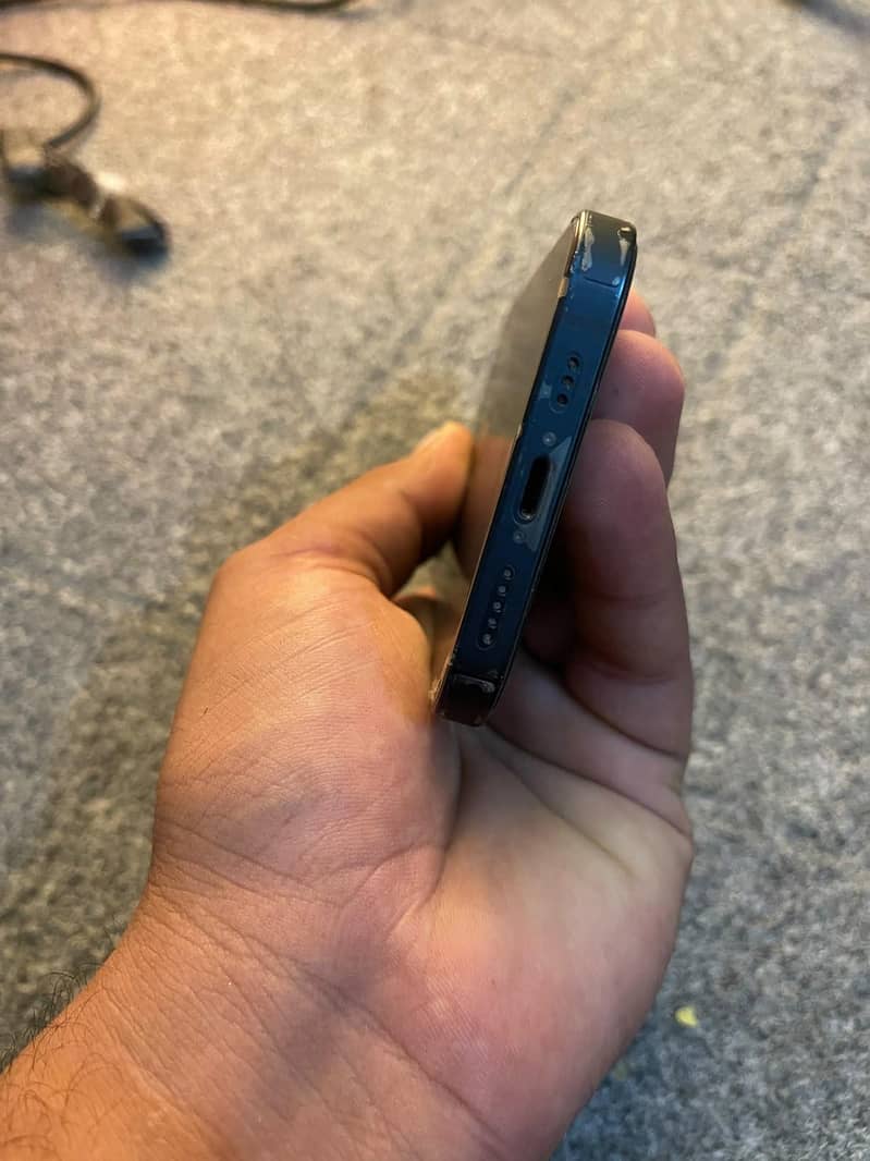 Apple iPhone 13 4