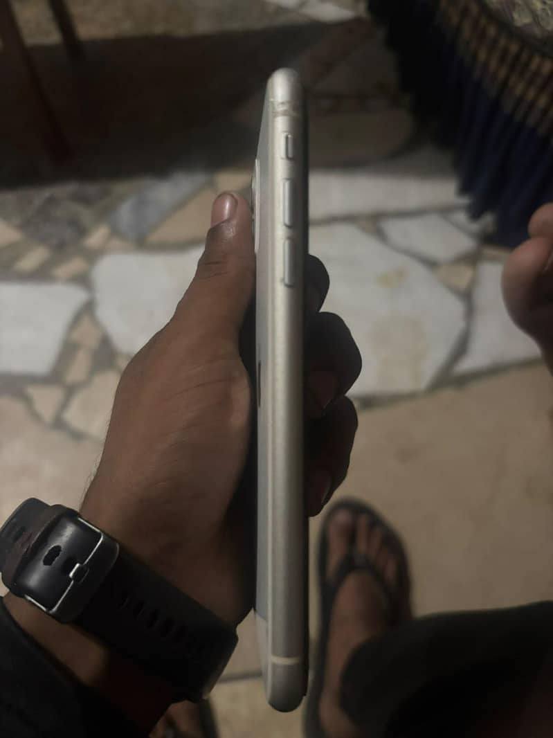 Apple iPhone 11 3