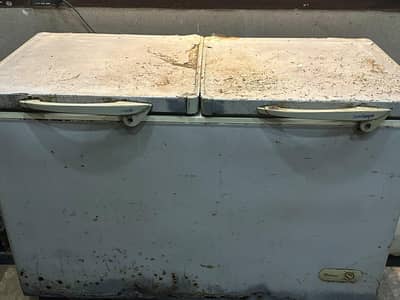 Dawlance Freezer 2 doors for sale.
