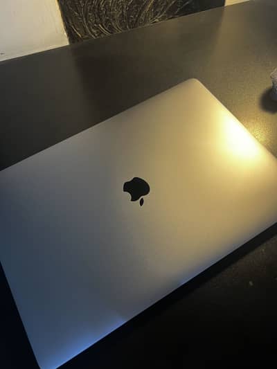 MacBook Pro 2019 i9 - 15 Inches Touchbar