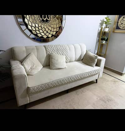 Ofwhite 3 seater for sell price 18k