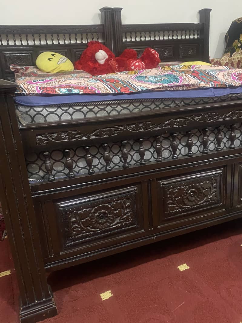 2 Single beds + Dressing Table 5