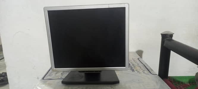 LCD 19 inches
