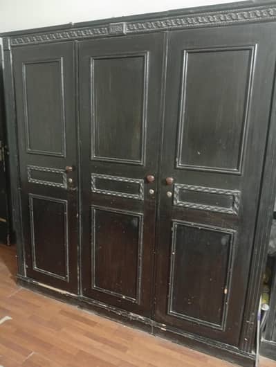 Bedroom furniture set for Sale