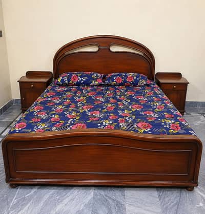 Double bed in good condition sale in 32k