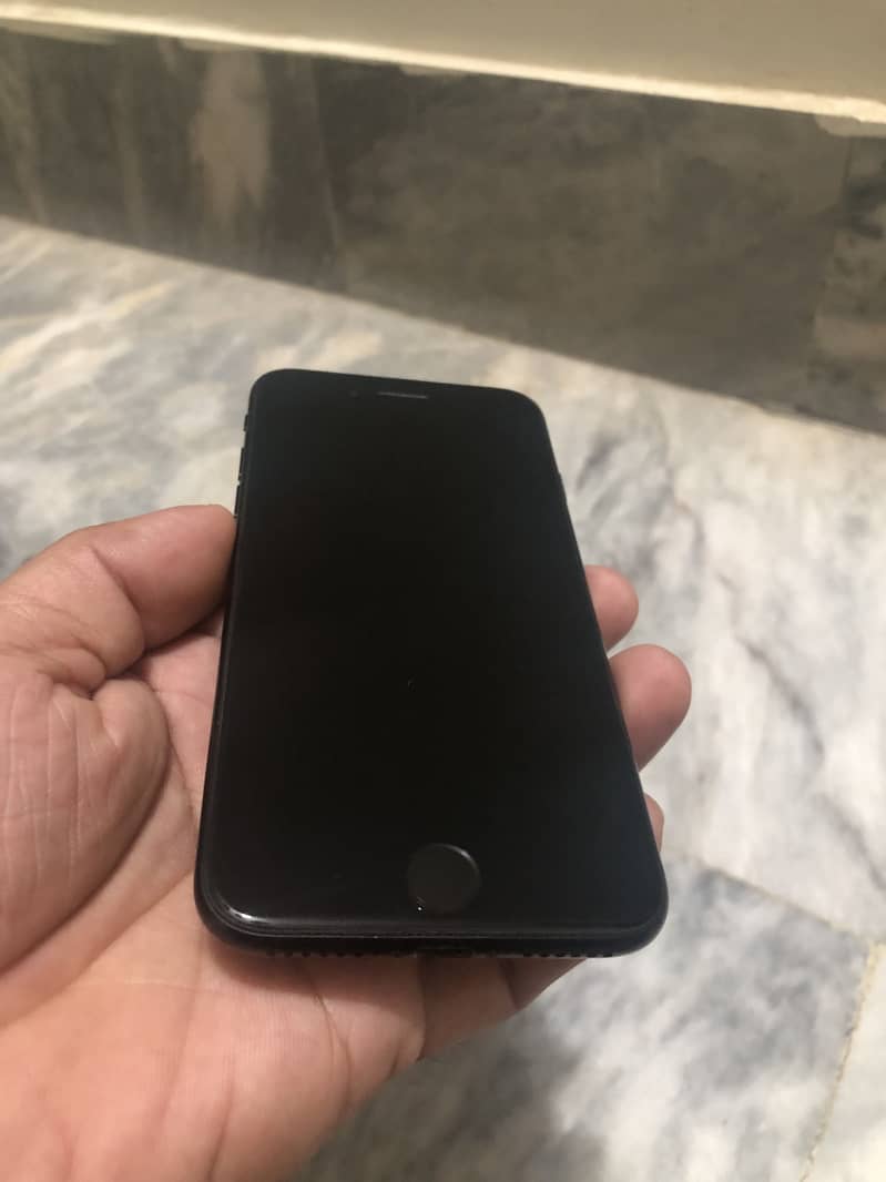 Iphone (se) 2nd generation 0
