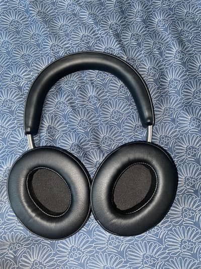 Ronin headphone noise, cancellation  look like new