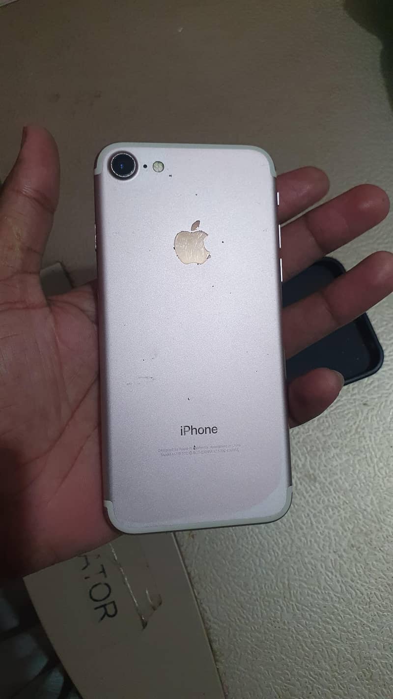 Apple iPhone 7 0
