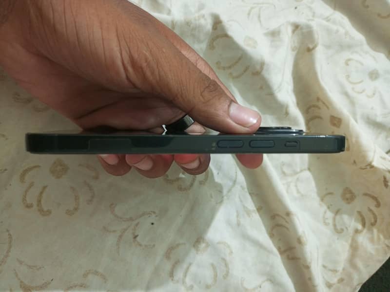 Apple iPhone 14 5