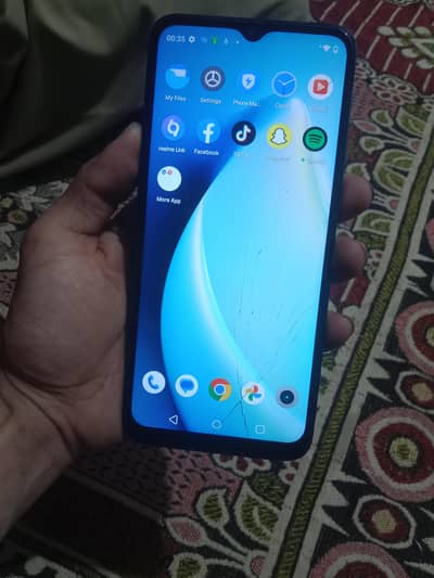 Realme C35