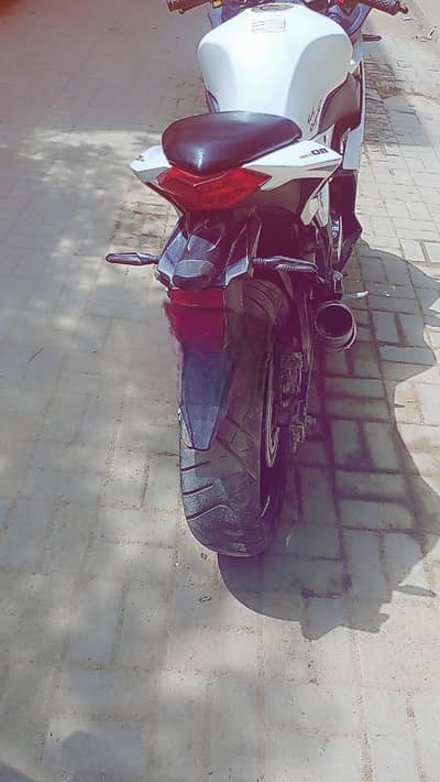 Thunderbolt 300cc Dual Cylinder 2021 White 5500km Karachi