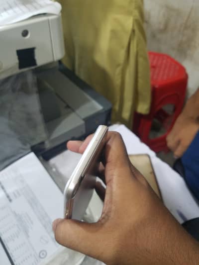 OPPO F1s