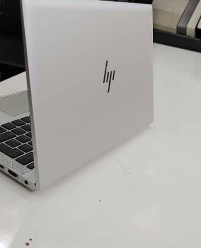 HP Elitebook G8 830