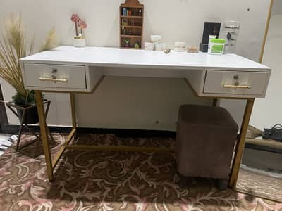 Table | Golden & White