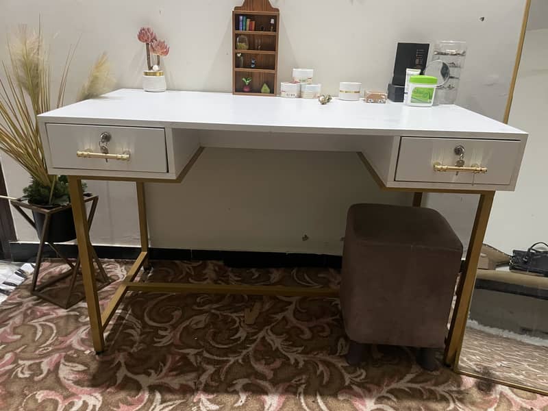 Table | Golden & White 0
