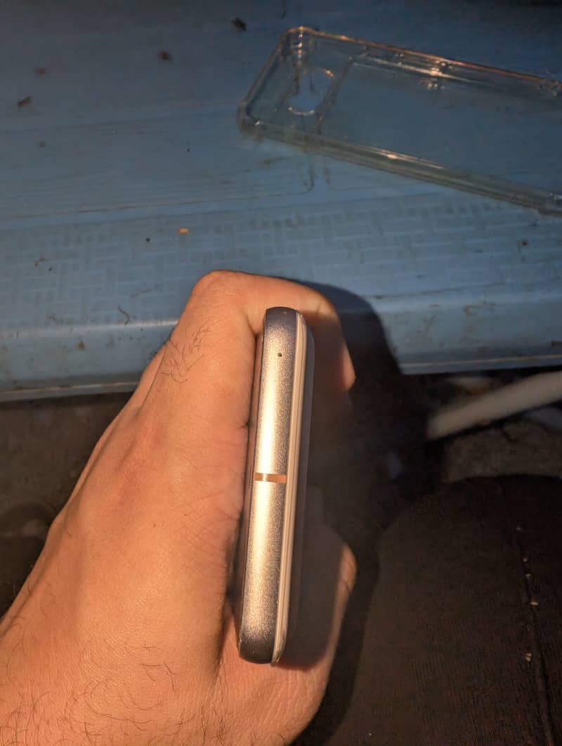 Google Pixel 8 4