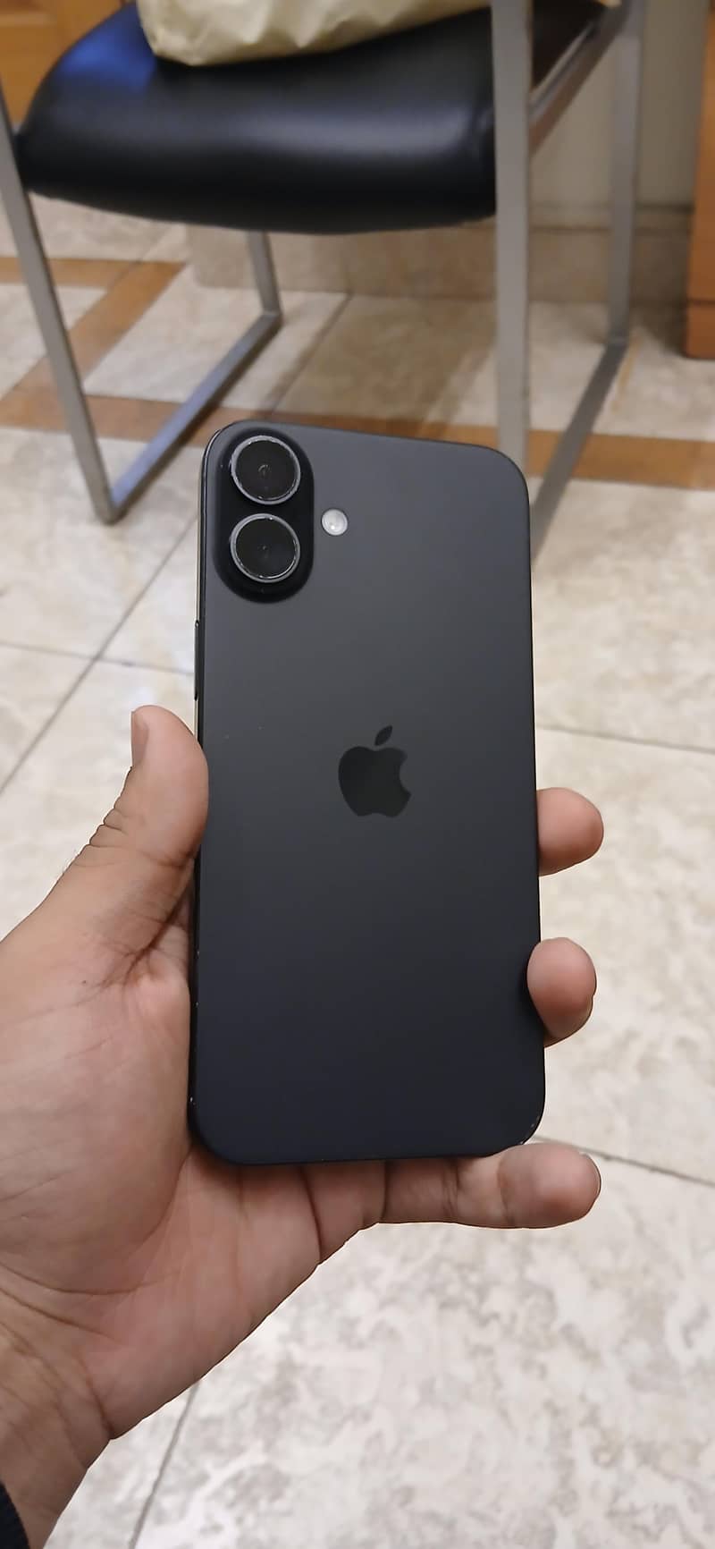Apple iPhone 16 Plus 0