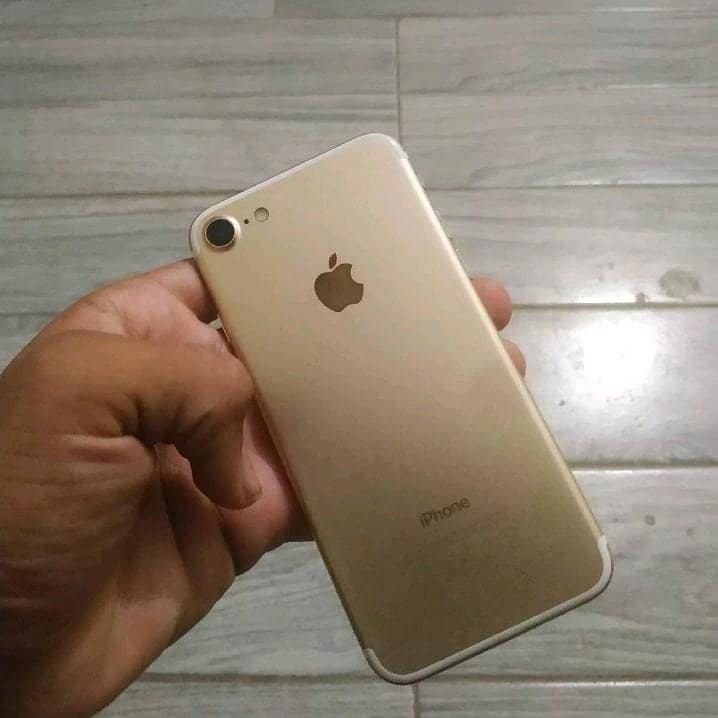 Apple iPhone 7 0