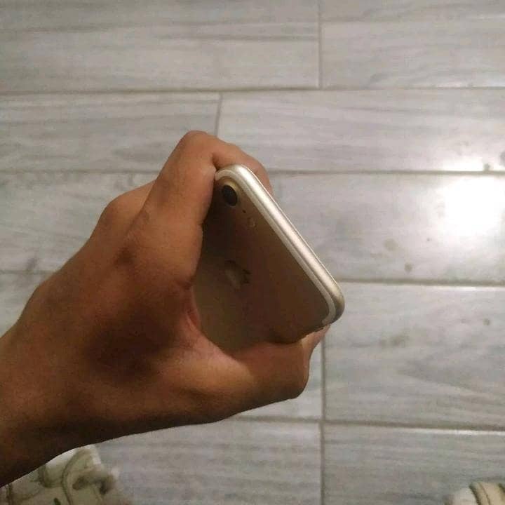 Apple iPhone 7 2