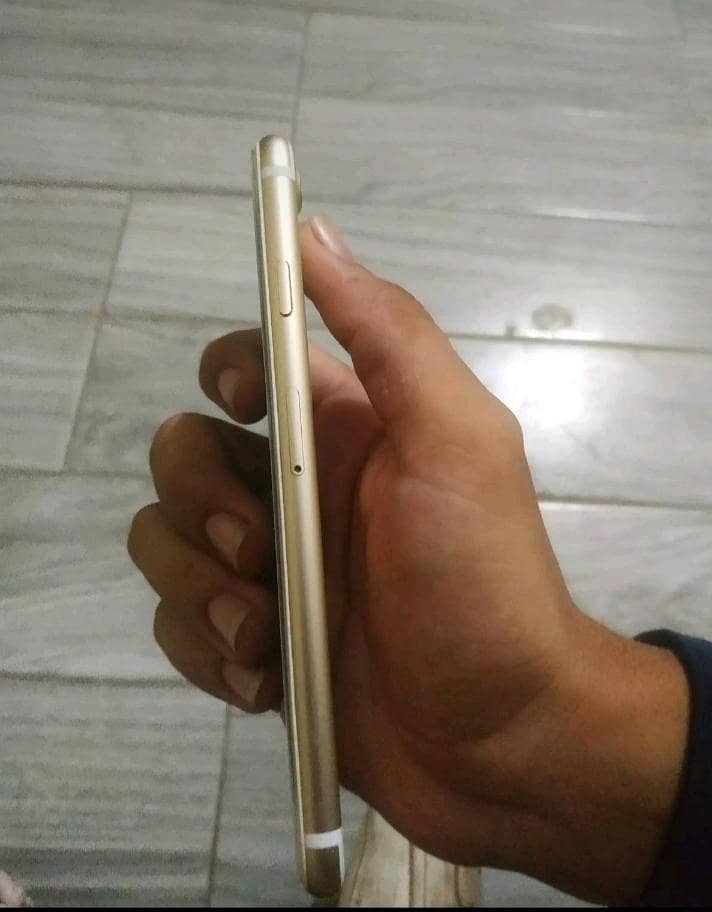 Apple iPhone 7 3