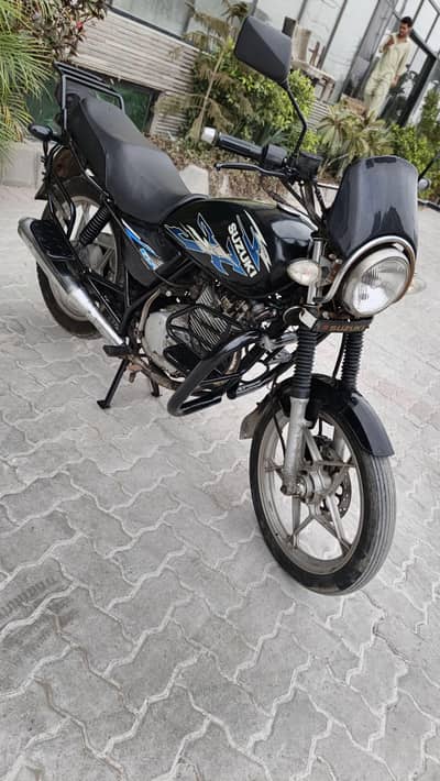 I'm urgently selling my Suzuki GS 150 SE