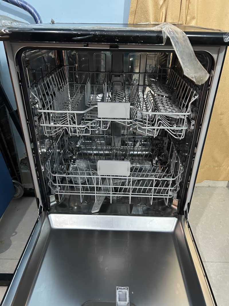 Dawlance automatic door dishwasher 4
