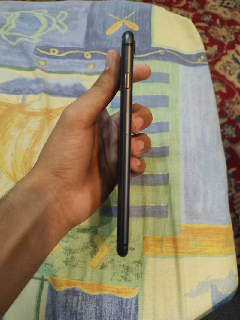 Apple iPhone 8 Plus 2