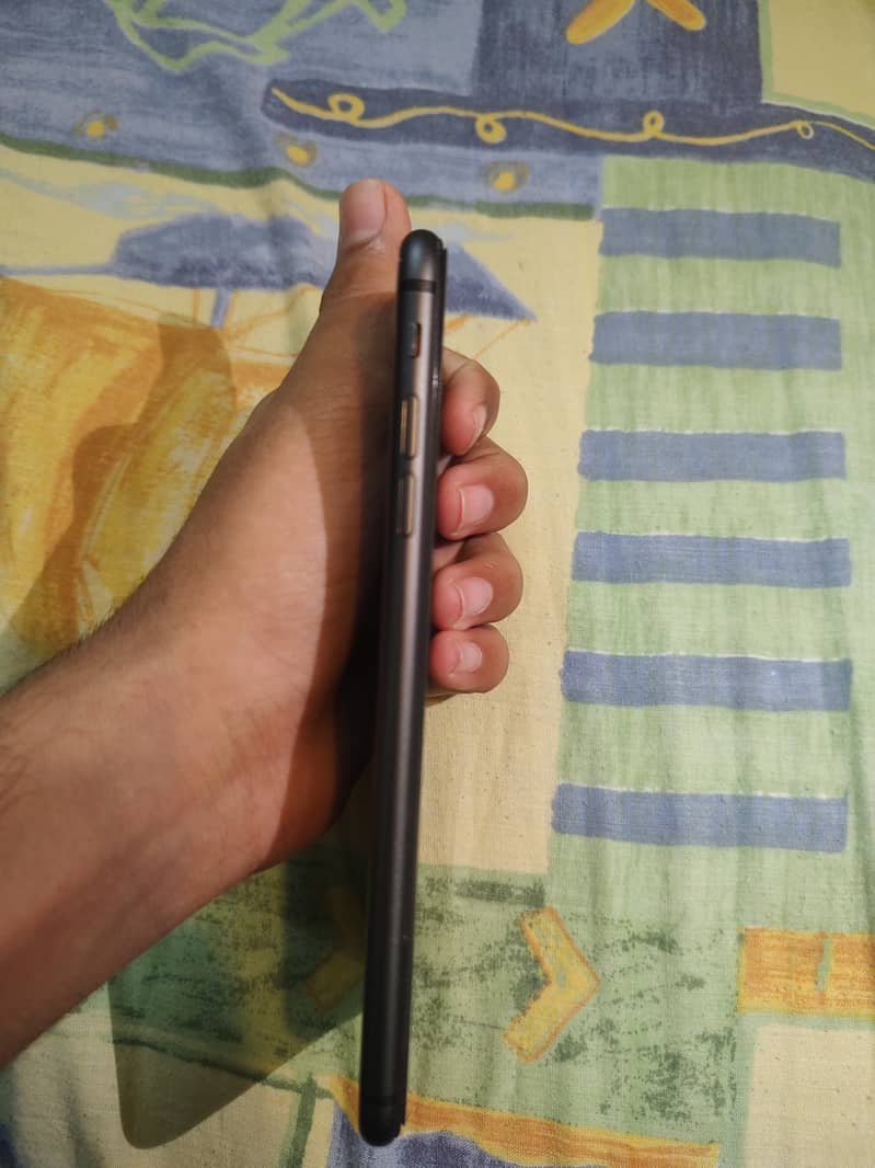 Apple iPhone 8 Plus 3