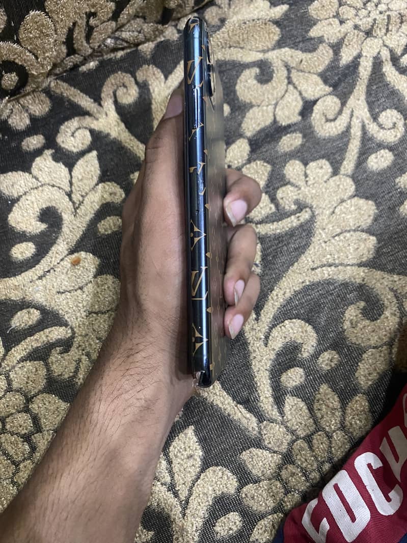 iPhone 11pro max 6