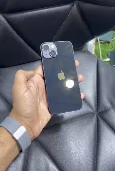 Apple iPhone 13