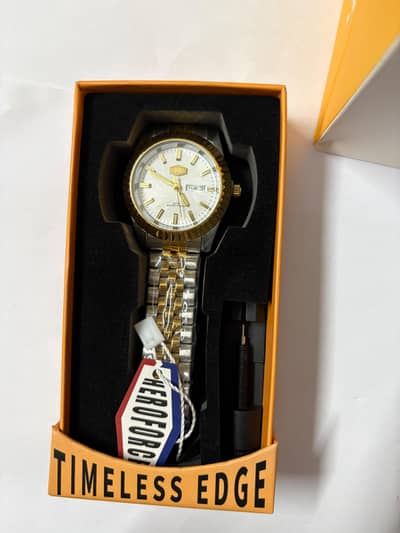 HEROFORCE Timeless Edge Watch