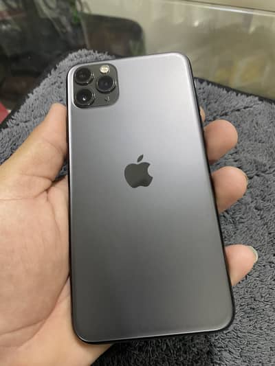 iPhone 11 Pro Max water pack neat and clean all ok koi masla nhi